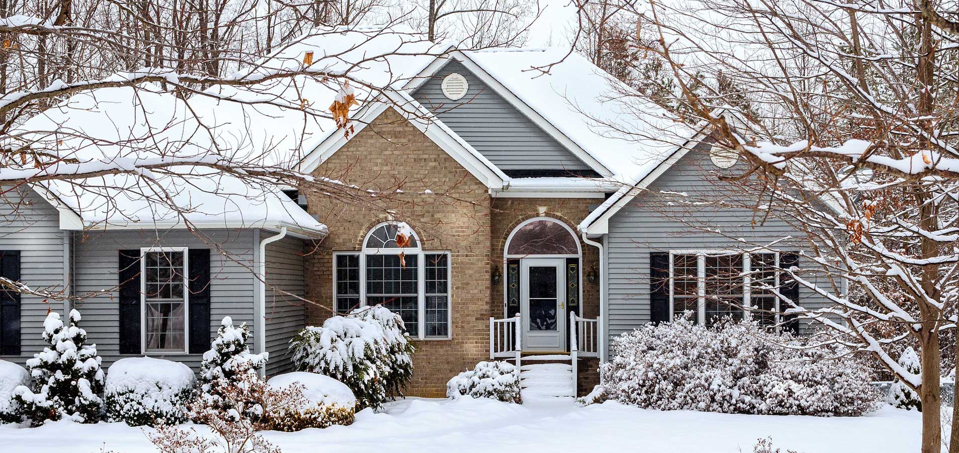 Сад ранней весной. Мелихово дачи. Дачный дом зимой. Подготовка квартиры к дому к зиме. Дома после зимы.