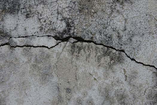 foundation cracks caused by broken sewer line